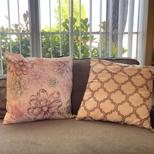 Lot of two floral and geometric accent pillows